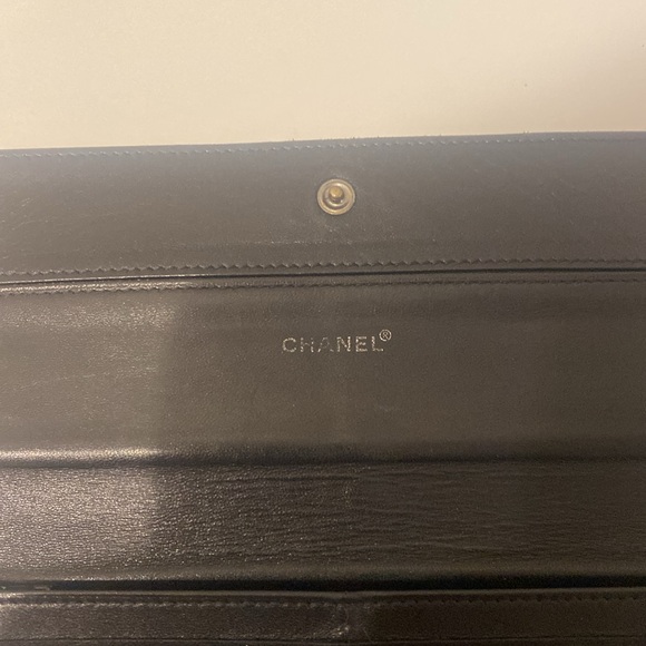 CHANEL LONG TRAVEL WALLET LAMBSKIN INTERIOR - Picture 4 of 14